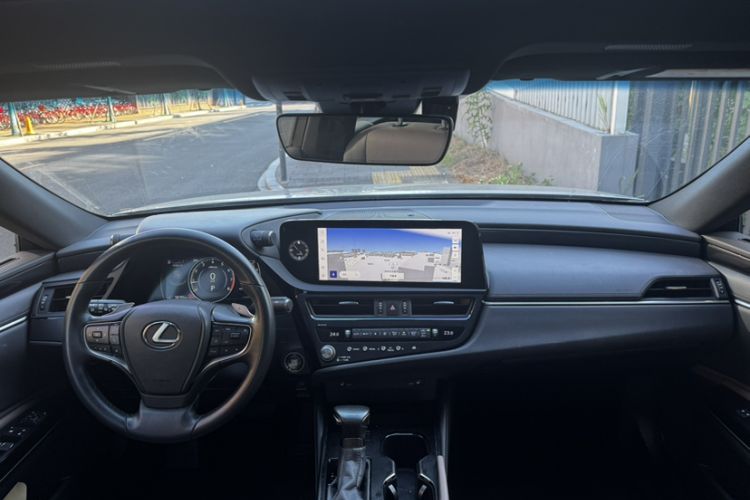 Used Lexus ES 2023 200 Excellence Edition Interior 6
