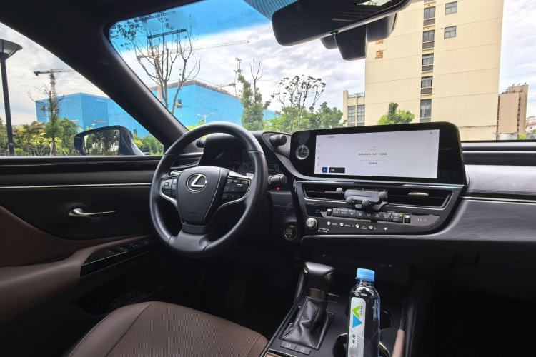 Used Lexus ES 2023 200 Excellence Edition Interior 6