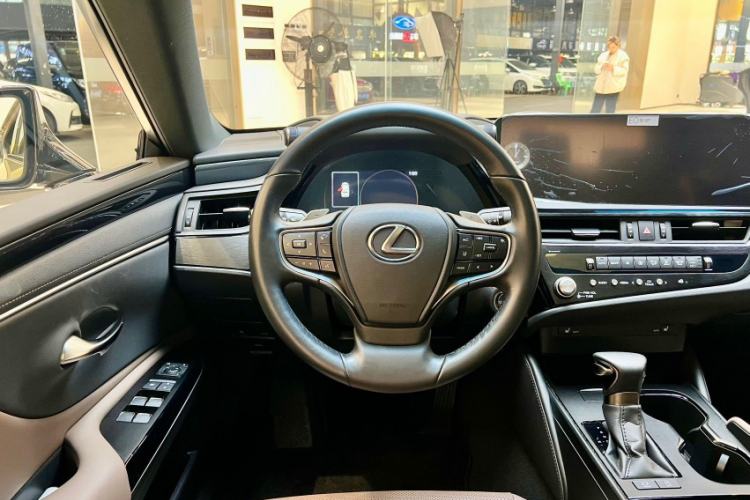 Used Lexus ES 2023 200 Excellence Edition Interior 7
