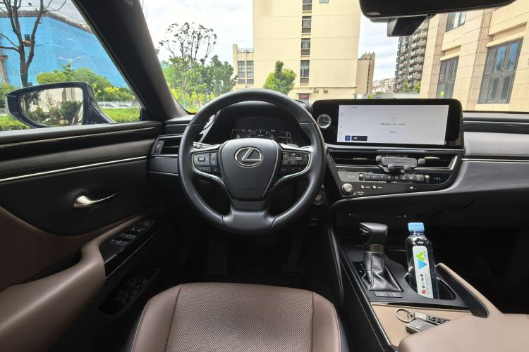 Used Lexus ES 2023 200 Excellence Edition Interior 7