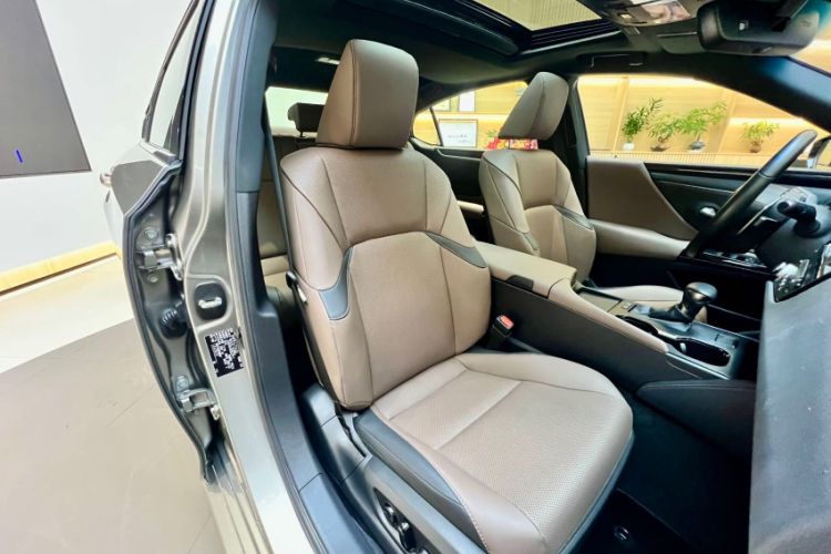 Used Lexus ES 2023 200 Excellence Edition Interior 8