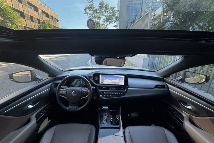 Used Lexus ES 2023 200 Excellence Edition Interior 8