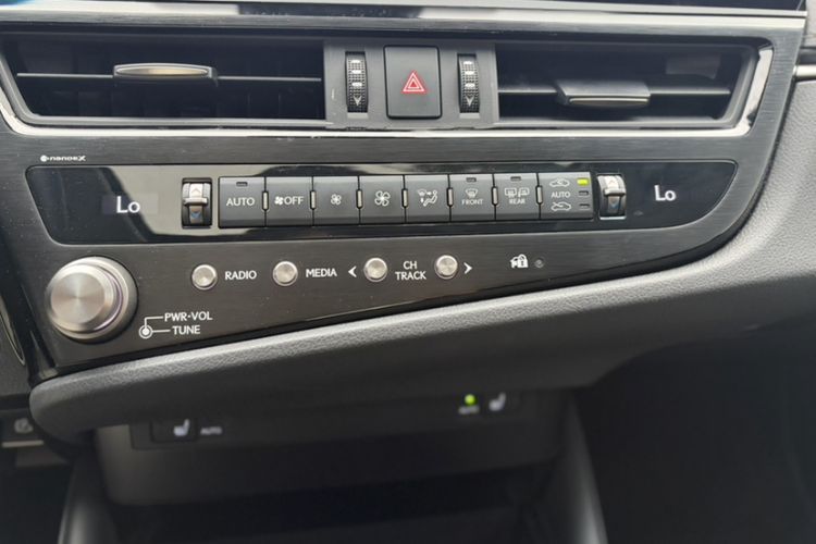 Used Lexus ES 2023 200 Excellence Edition Interior 8