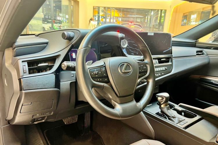 Used Lexus ES 2023 200 Excellence Edition Interior 9