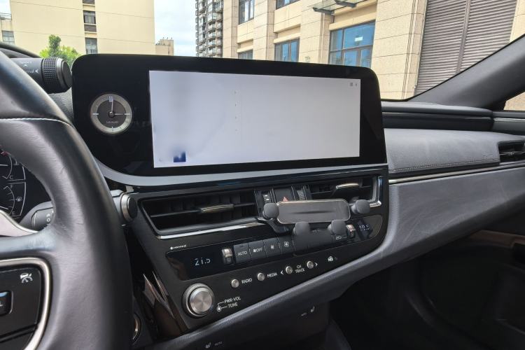 Used Lexus ES 2023 200 Excellence Edition Interior 9