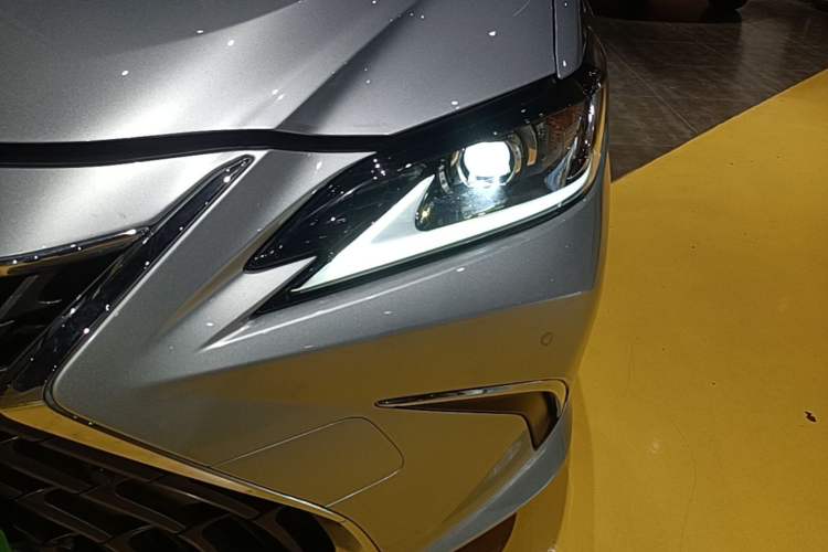 Used Lexus ES 2023 200 Luxury Edition Left Front Headlight