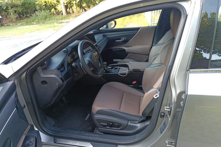 Used Lexus ES 2023 200 Excellence Edition Left Front Seat