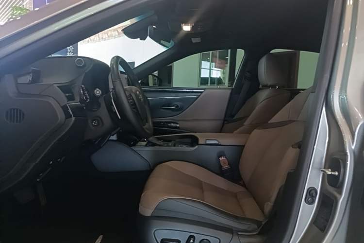 Used Lexus ES 2023 200 Excellence Edition Left Front Seat