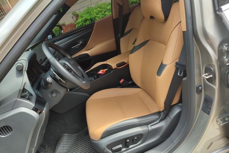 Used Lexus ES 2023 200 Excellence Edition Left Front Seat