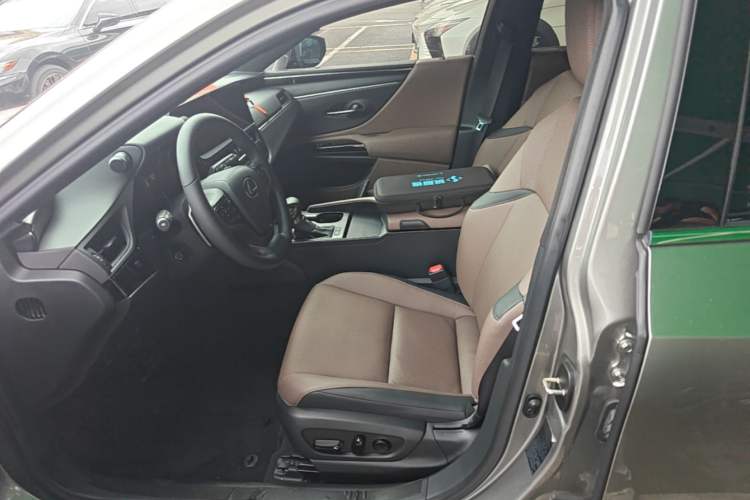 Used Lexus ES 2023 200 Excellence Edition Left Front Seat
