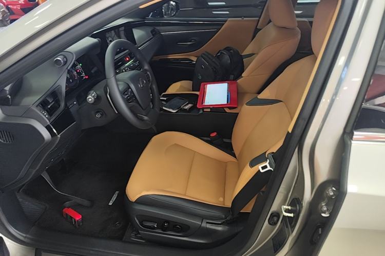 Used Lexus ES 2023 200 Excellence Edition Left Front Seat