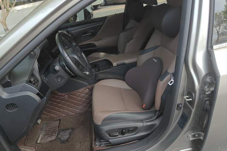Used Lexus ES 2023 200 Luxury Edition Left Front Seat