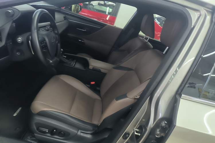 Used Lexus ES 2023 200 Excellence Edition Left Front Seat