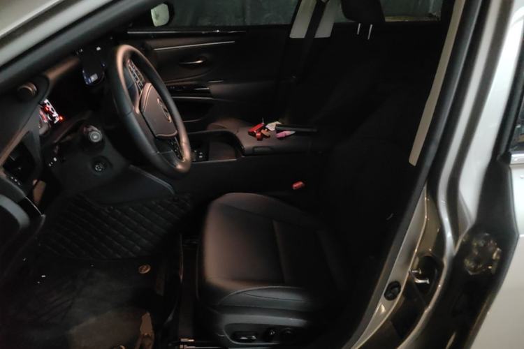 Used Lexus ES 2023 200 Excellence Edition Left Front Seat