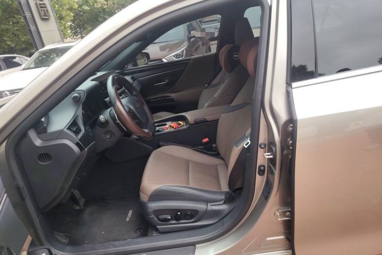 Used Lexus ES 2023 200 Excellence Edition Left Front Seat