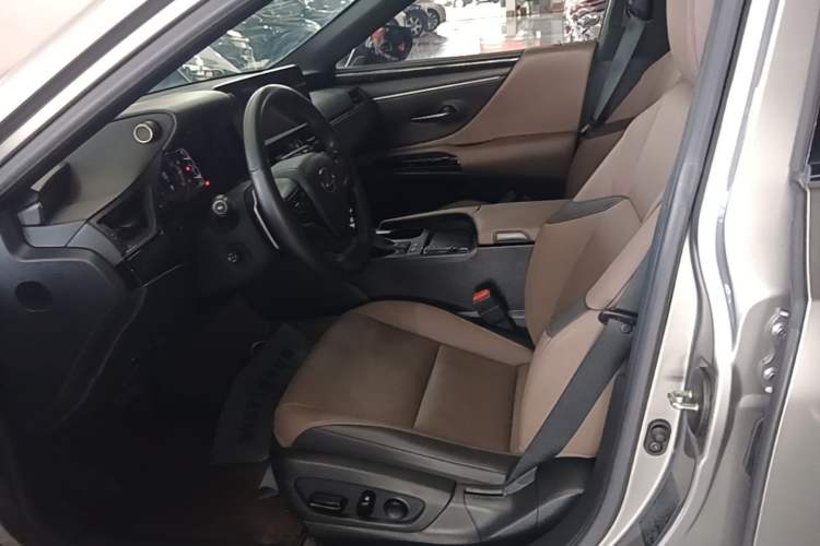 Used Lexus ES 2023 200 Excellence Edition Left Front Seat
