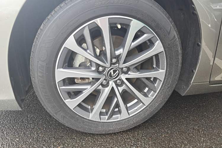 Used Lexus ES 2023 200 Excellence Edition Left Front Wheel Hub