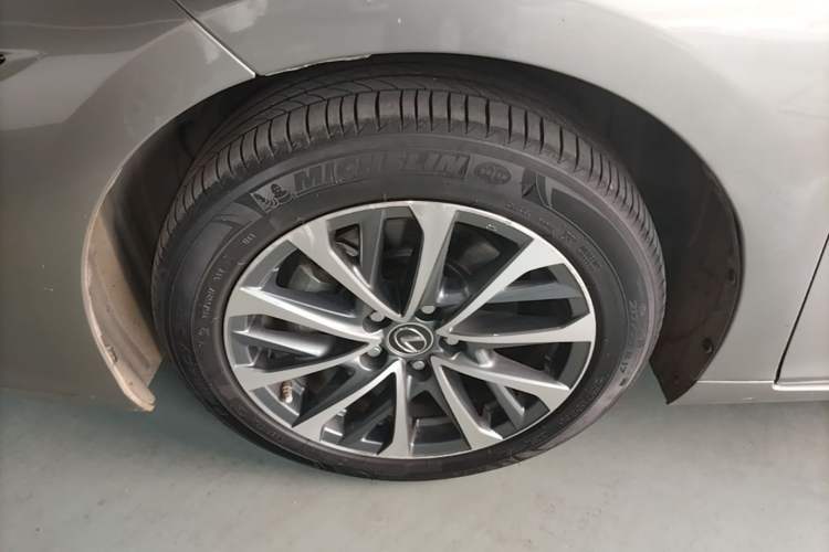 Used Lexus ES 2023 200 Excellence Edition Left Front Wheel Hub
