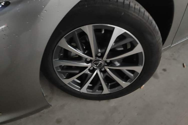 Used Lexus ES 2023 200 Excellence Edition Left Front Wheel Hub