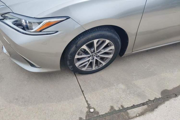 Used Lexus ES 2023 200 Excellence Edition Left Front Wheel Hub
