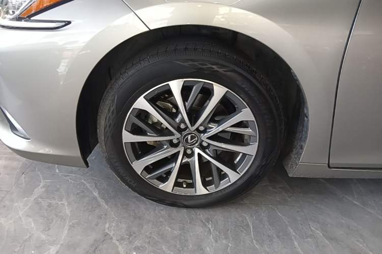 Used Lexus ES 2023 200 Excellence Edition Left Front Wheel Hub