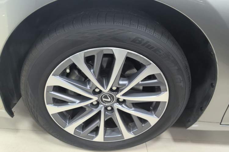 Used Lexus ES 2023 200 Excellence Edition Left Front Wheel Hub