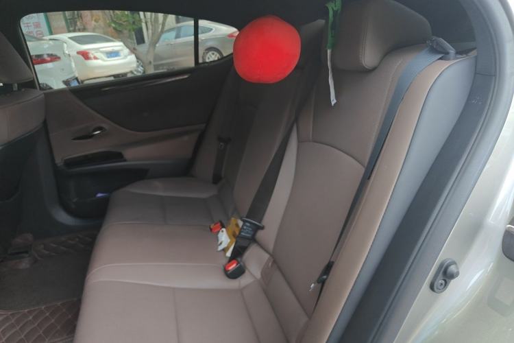 Used Lexus ES 2023 200 Luxury Edition Left Rear Seat