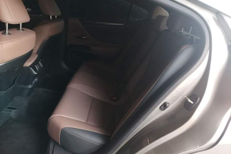 Used Lexus ES 2023 200 Excellence Edition Left Rear Seat
