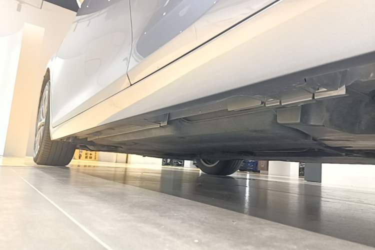 Used Lexus ES 2023 200 Luxury Edition Left Side Sill