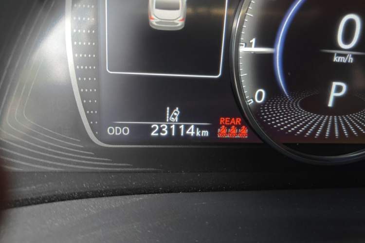 Used Lexus ES 2023 200 Luxury Edition Odometer Close Up