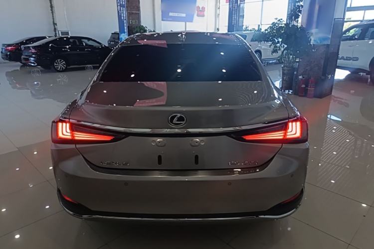 Used Lexus ES 2023 200 Excellence Edition Rear