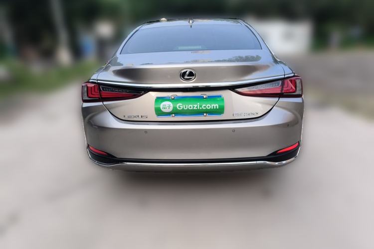 Used Lexus ES 2023 200 Excellence Edition Rear
