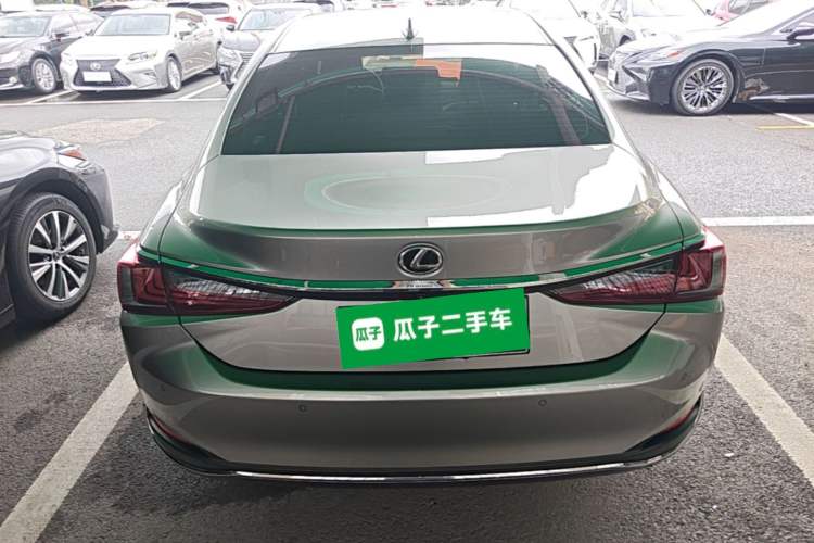 Used Lexus ES 2023 200 Excellence Edition Rear