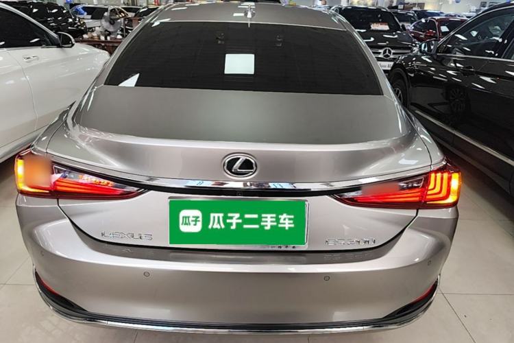 Used Lexus ES 2023 200 Excellence Edition Rear