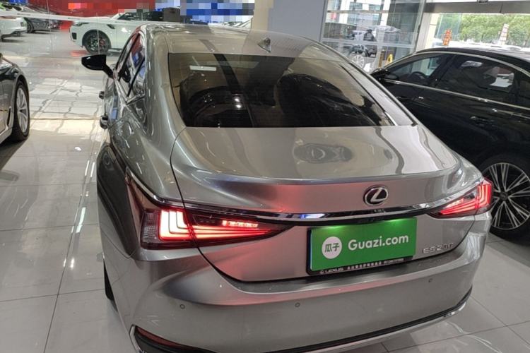 Used Lexus ES 2023 200 Luxury Edition Rear