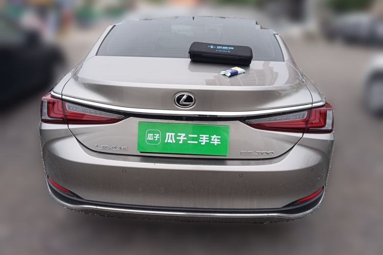 Used Lexus ES 2023 200 Excellence Edition Rear
