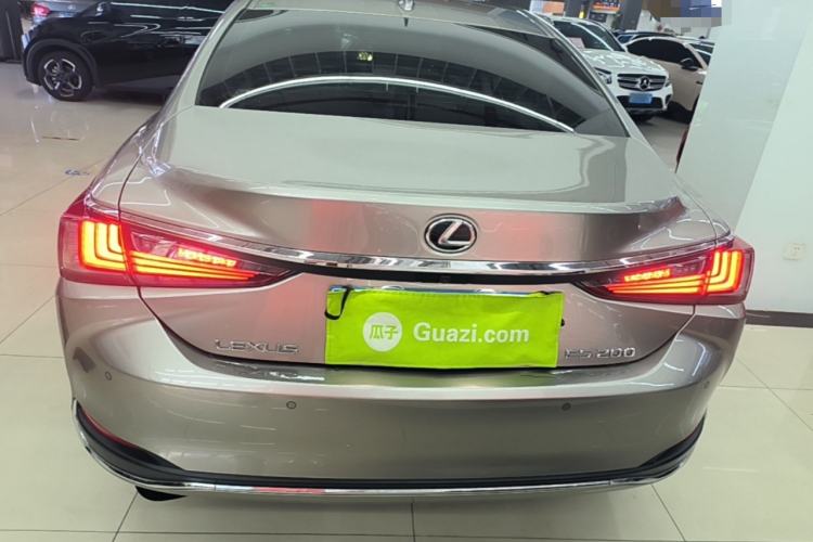 Used Lexus ES 2023 200 Excellence Edition Rear