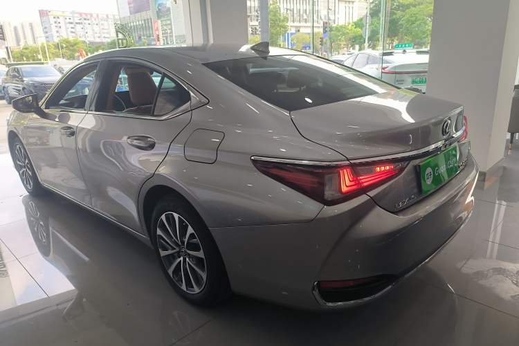 Used Lexus ES 2023 200 Excellence Edition Rear Left 45 Deg