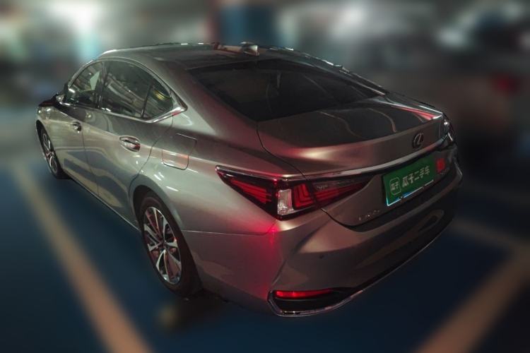 Used Lexus ES 2023 200 Excellence Edition Rear Left 45 Deg