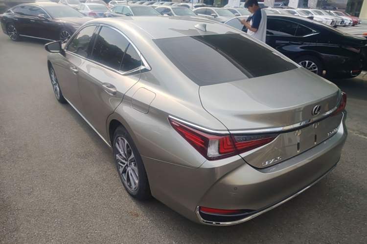 Used Lexus ES 2023 200 Excellence Edition Rear Left 45 Deg