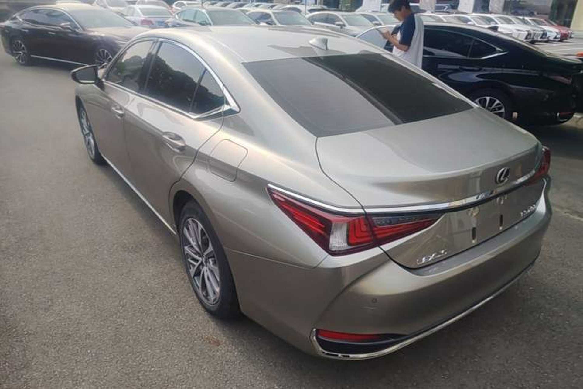 Used Lexus ES 2023 200 Excellence Edition Rear Left 45 Deg