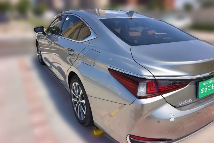 Used Lexus ES 2023 200 Excellence Edition Rear Left 45 Deg