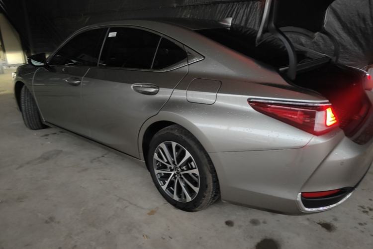 Used Lexus ES 2023 200 Excellence Edition Rear Left 45 Deg
