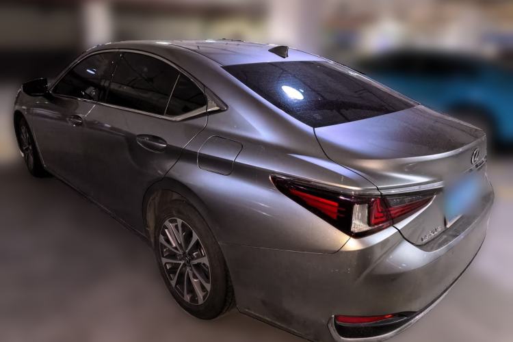 Used Lexus ES 2023 200 Excellence Edition Rear Left 45 Deg