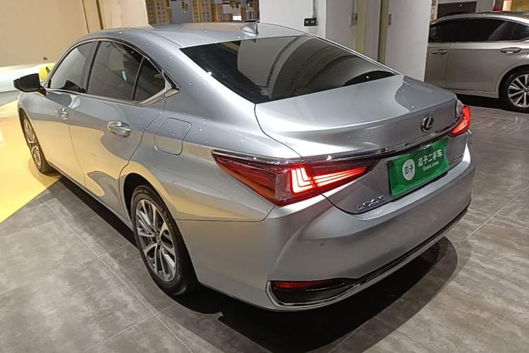 Used Lexus ES 2023 200 Luxury Edition Rear Left 45 Deg