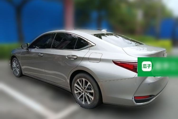 Used Lexus ES 2023 200 Excellence Edition Rear Left 45 Deg