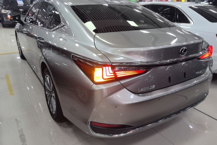 Used Lexus ES 2023 200 Excellence Edition Rear Left 45 Deg