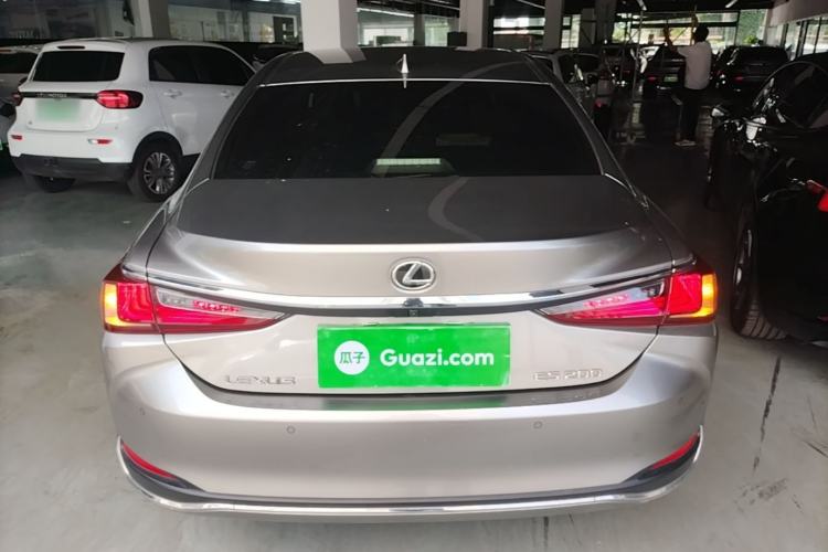 Used Lexus ES 2023 200 Excellence Edition Rear