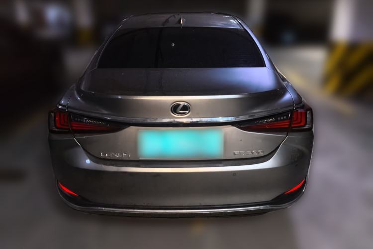 Used Lexus ES 2023 200 Excellence Edition Rear
