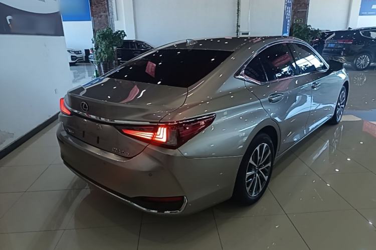 Used Lexus ES 2023 200 Excellence Edition Rear Right 45 Deg